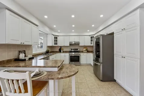 19 Ballgrove Crescent Ajax ON L1T 4Z3