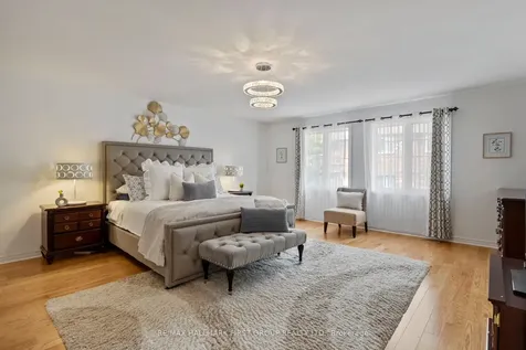 19 Ballgrove Crescent Ajax ON L1T 4Z3