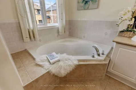 19 Ballgrove Crescent Ajax ON L1T 4Z3