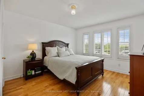 19 Ballgrove Crescent Ajax ON L1T 4Z3