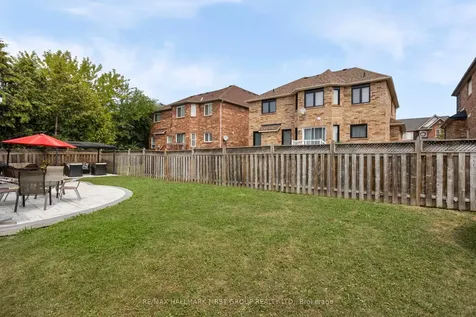 19 Ballgrove Crescent Ajax ON L1T 4Z3