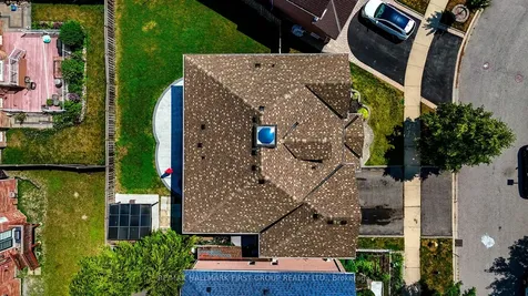 19 Ballgrove Crescent Ajax ON L1T 4Z3