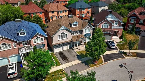 19 Ballgrove Crescent Ajax ON L1T 4Z3