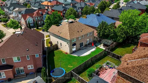 19 Ballgrove Crescent Ajax ON L1T 4Z3