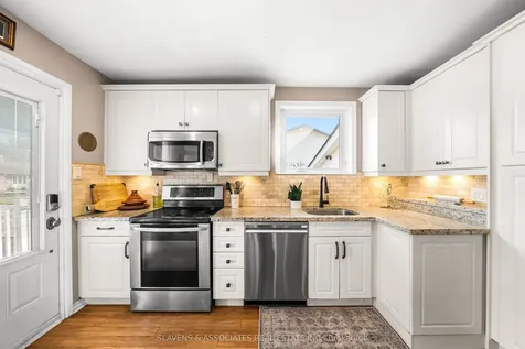 48 Billingsgate Crescent Ajax ON L1S 2R8