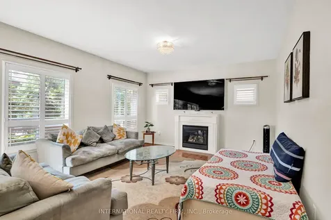 26 Peacock Crescent Ajax ON L1T 0C6