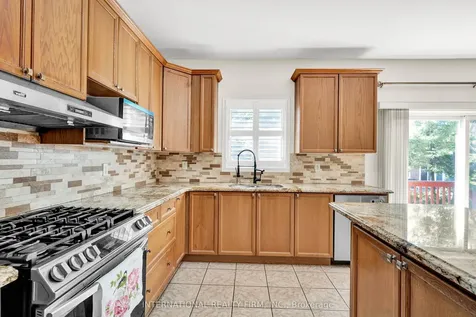 26 Peacock Crescent Ajax ON L1T 0C6