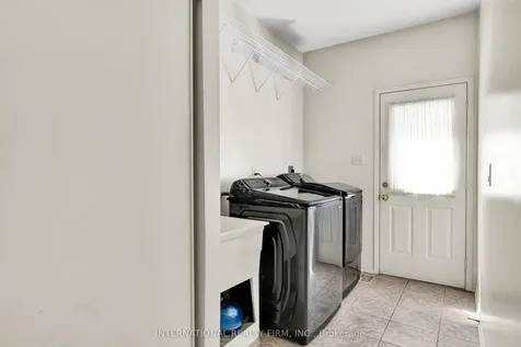 26 Peacock Crescent Ajax ON L1T 0C6