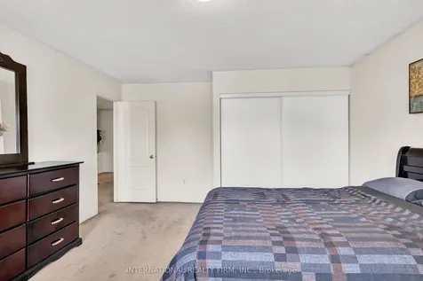 26 Peacock Crescent Ajax ON L1T 0C6