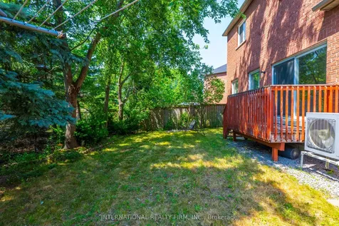 26 Peacock Crescent Ajax ON L1T 0C6