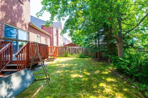 26 Peacock Crescent Ajax ON L1T 0C6