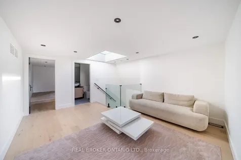 203 Oak Park Avenue Toronto ON M4C 4N2