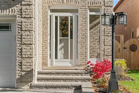 39 Hewitt Crescent Ajax ON L1S 7A6