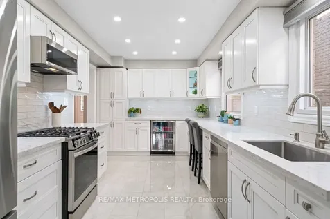 39 Hewitt Crescent Ajax ON L1S 7A6