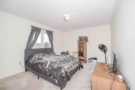 29 O'shea Crescent Ajax ON L1T 4W7