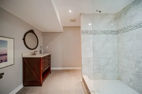 29 O'shea Crescent Ajax ON L1T 4W7