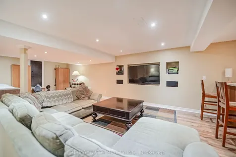 29 O'shea Crescent Ajax ON L1T 4W7