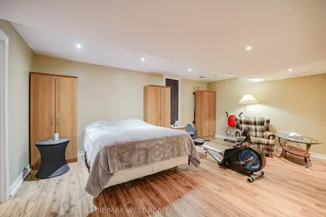 29 O'shea Crescent Ajax ON L1T 4W7