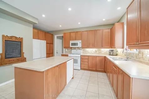 29 O'shea Crescent Ajax ON L1T 4W7