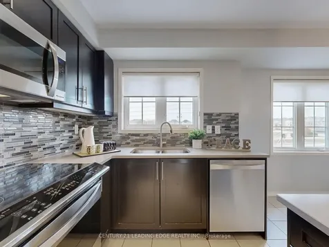 423 Rossland Road E Ajax ON L1Z 0M7