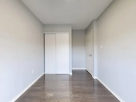 423 Rossland Road E Ajax ON L1Z 0M7