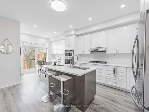 49 Hickling Lane N Ajax ON L1T 0P9