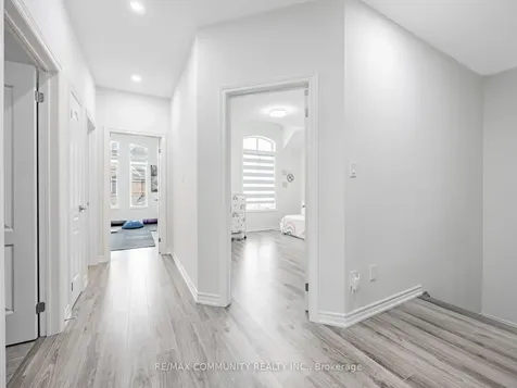 49 Hickling Lane N Ajax ON L1T 0P9