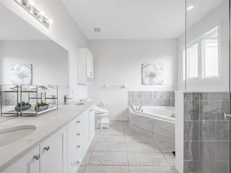 49 Hickling Lane N Ajax ON L1T 0P9