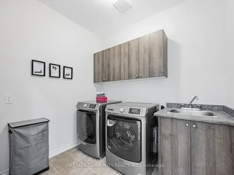 49 Hickling Lane N Ajax ON L1T 0P9