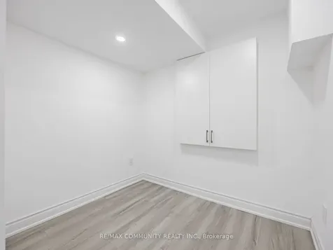 49 Hickling Lane N Ajax ON L1T 0P9