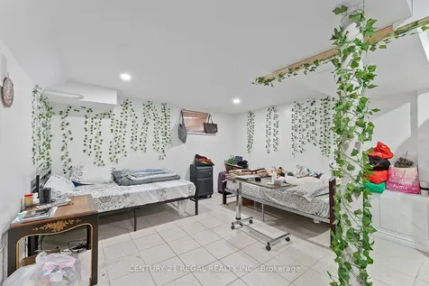 106 Flora Drive Toronto ON M1P 1A8