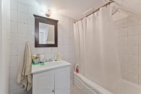 106 Flora Drive Toronto ON M1P 1A8