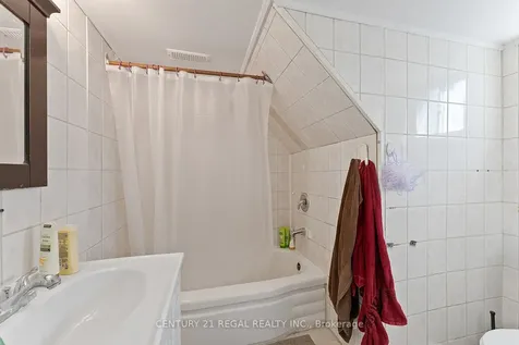 106 Flora Drive Toronto ON M1P 1A8