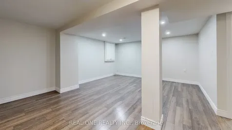 68 Large Crescent Ajax ON L1T 2T1