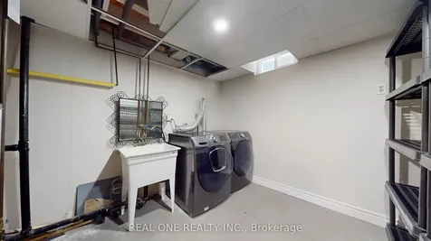 68 Large Crescent Ajax ON L1T 2T1