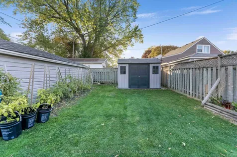 4 Nelson Avenue Ajax ON L1S 1Z3