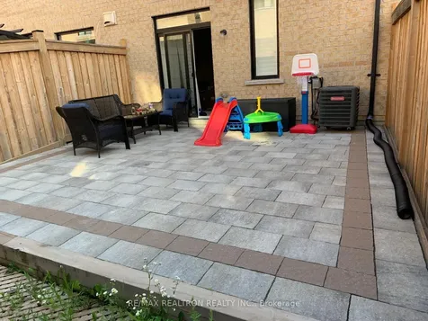 7 Quarrie Lane Ajax ON L1T 0N1