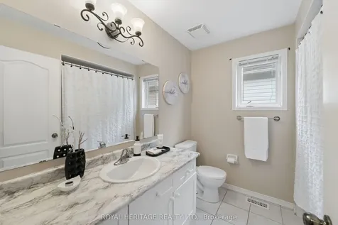40 Mcnicol Crescent Ajax ON L1Z 1Y8