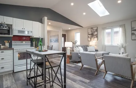 35 Dale Park Drive Clarington ON L1E 2Z4