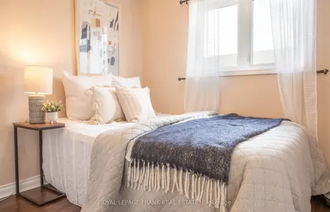 35 Dale Park Drive Clarington ON L1E 2Z4