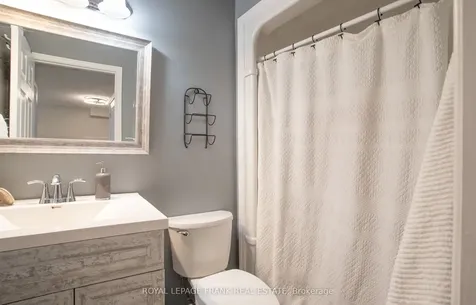 35 Dale Park Drive Clarington ON L1E 2Z4