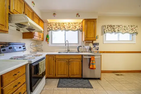 37 Albacore Crescent Toronto ON M1H 2L2