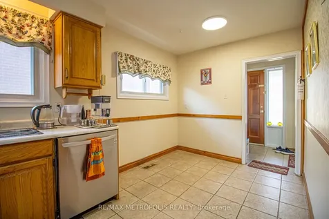 37 Albacore Crescent Toronto ON M1H 2L2