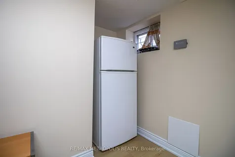 37 Albacore Crescent Toronto ON M1H 2L2