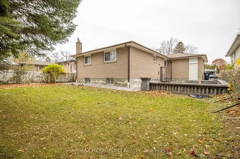 37 Albacore Crescent Toronto ON M1H 2L2