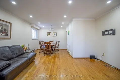 37 Albacore Crescent Toronto ON M1H 2L2