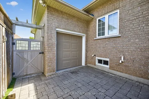 21 Corvinelli Drive Whitby ON L1M 0G7