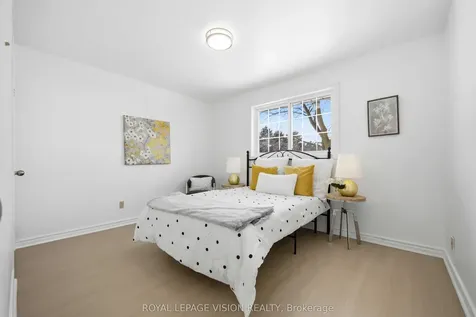 7 Snowhill Crescent Toronto ON M1S 3T4
