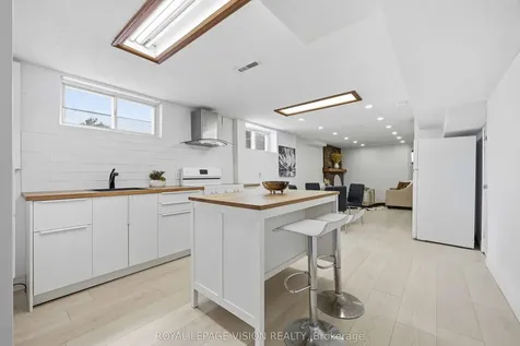 7 Snowhill Crescent Toronto ON M1S 3T4
