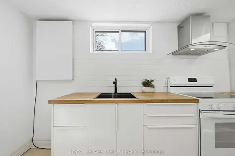 7 Snowhill Crescent Toronto ON M1S 3T4